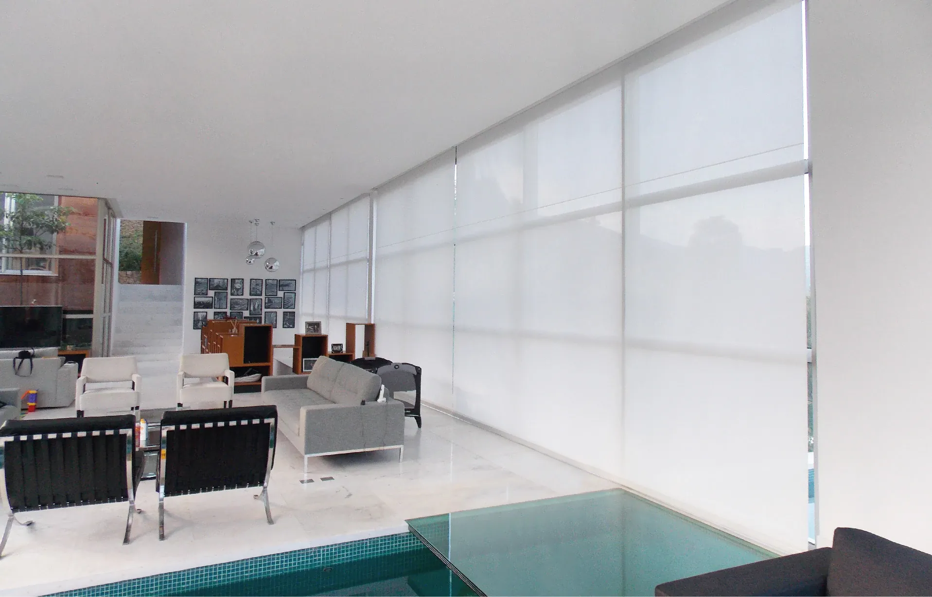 Las persianas enrollables de la Línea 85 de Gabín son ideales para cubrir espacios interiores de grandes dimensiones.