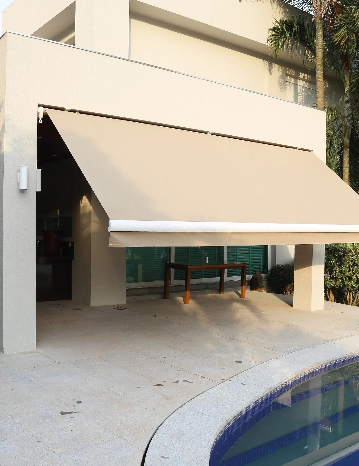 El toldo de proyección Select de Gabín puede cubrir áreas de hasta 48m2. Ideal para terrazas, patios y jardines grandes.
