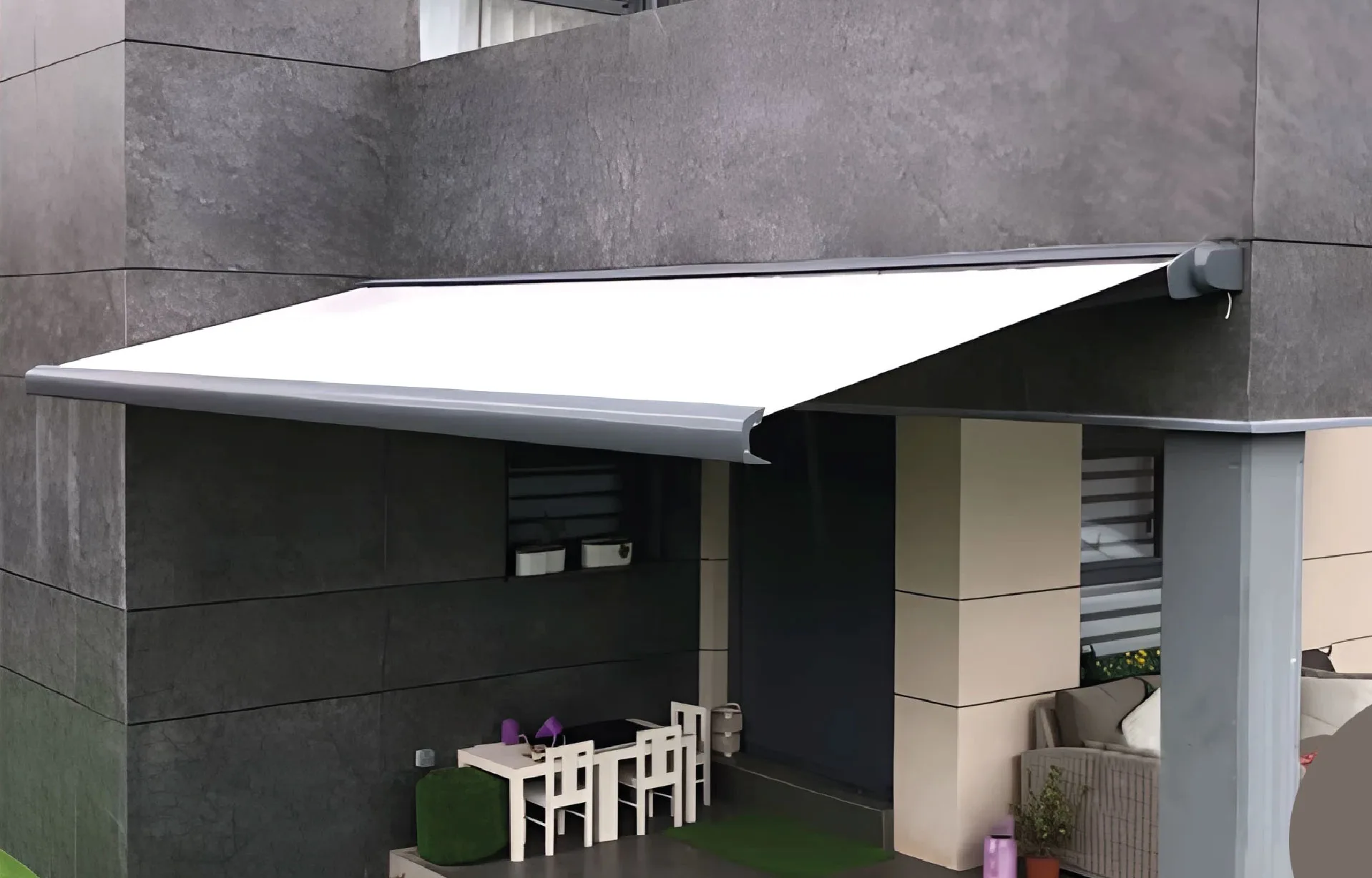 Toldo de brazos retráctiles que garantiza años de perfecta funcionalidad y estética inigualable. Gabín ofrece una amplia gama de colores a elegir para complementar tus espacios.